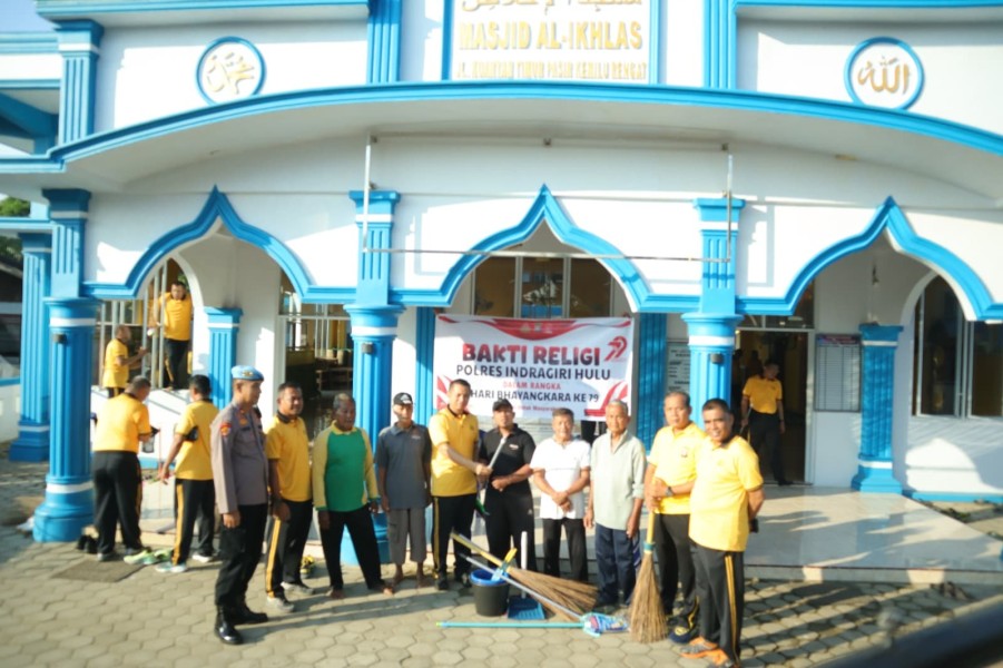 Hadirkan Esensi Polri Untuk Masyarakat, Polres Inhu Gelar Bakti Religi dan Bakti Sosial ke Rumah Ibadah
