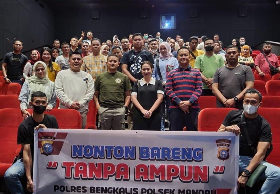 Kapolres Bengkalis Bersama Jajaran dan Awak Media Nobar Film 'Tanpa Ampun' 