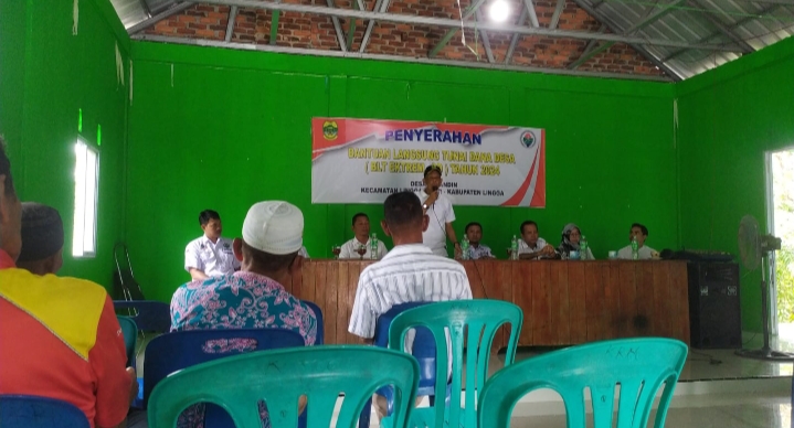 Kopda Erwin Babinsa Koramil 05 Daik Monitoring Penyaluran BLT Desa Kerandin Tahun 2024.