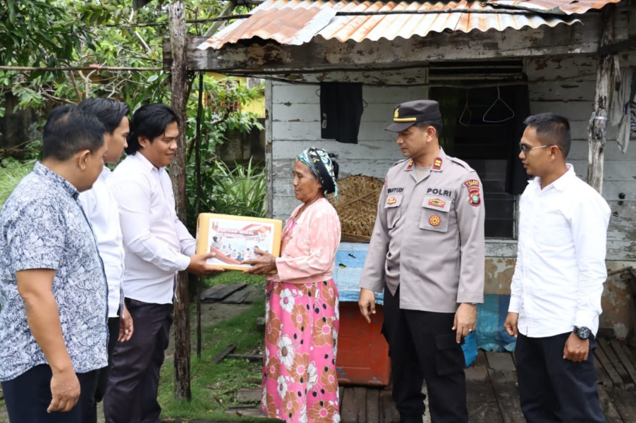 Polres Lingga Kembali Salurkan Bantuan Sosial Kepada Masyarakat.