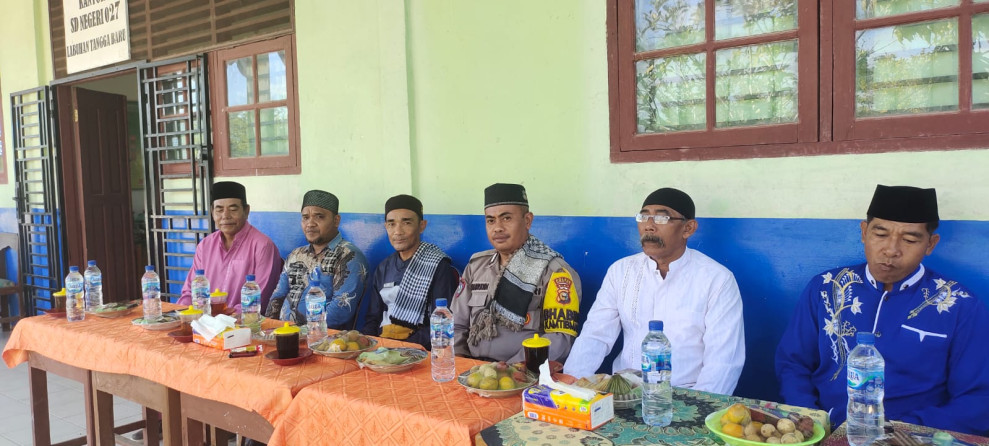 Bhabinkamtibmas Labuhan Tangga Baru Sampaikan Pesan Kambtibmas