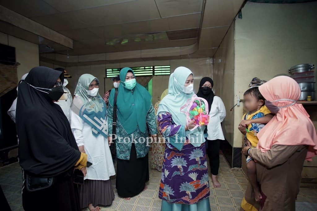 Sambangi Balita Gizi Buruk di Kecamatan Tembilahan, Ketua GSH Inhil Berikan Bantuan