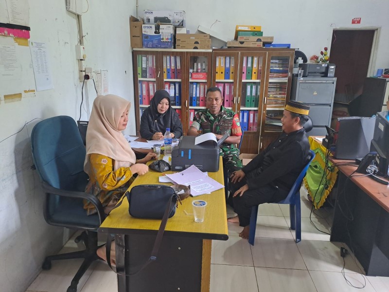 Silaturahmi Babinsa dengan Aparatur Desa Penjuru, Dorong Pelayanan Publik yang Optimal