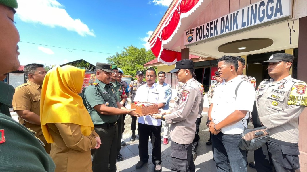 Pererat Silaturahmi di Hari Bhayangkara ke 79 Polsek Daik Lingga Dikunjungi Kesbangpol Kab. Lingga dan Koramil 05 Daik Lingga.