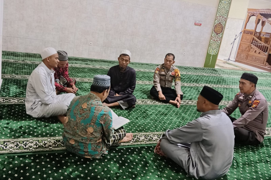 Cooling System di Masjid Al-Khairat, Polisi Jaga Kamtibmas Jelang Pilkada