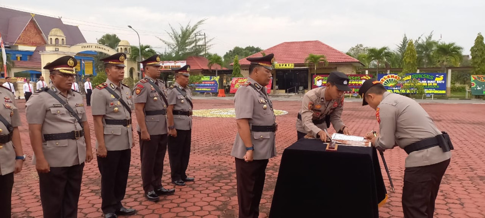 Polres Bengkalis Gelar Upacara Sertijab dan Berikan Penghargaan Kepada Anggota