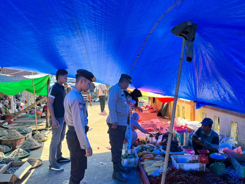 Pastikan Keamanan Pusat Keramaian, Kapolsek Kuindra Giat Sambang Pasar Mingguan