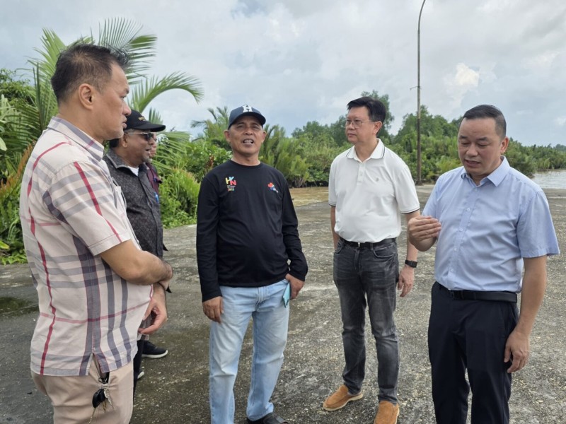 Upaya dan Usaha tak pernah surut, Bupati H.Herman ajak Calon Investor melihat pontensi kelapa inhil
