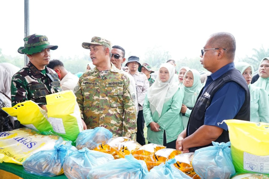 Bantu Perekonomian Warga, Kodim 0314/Inhil Gelar Bazar Murah dalam Rangka TMMD Ke-130