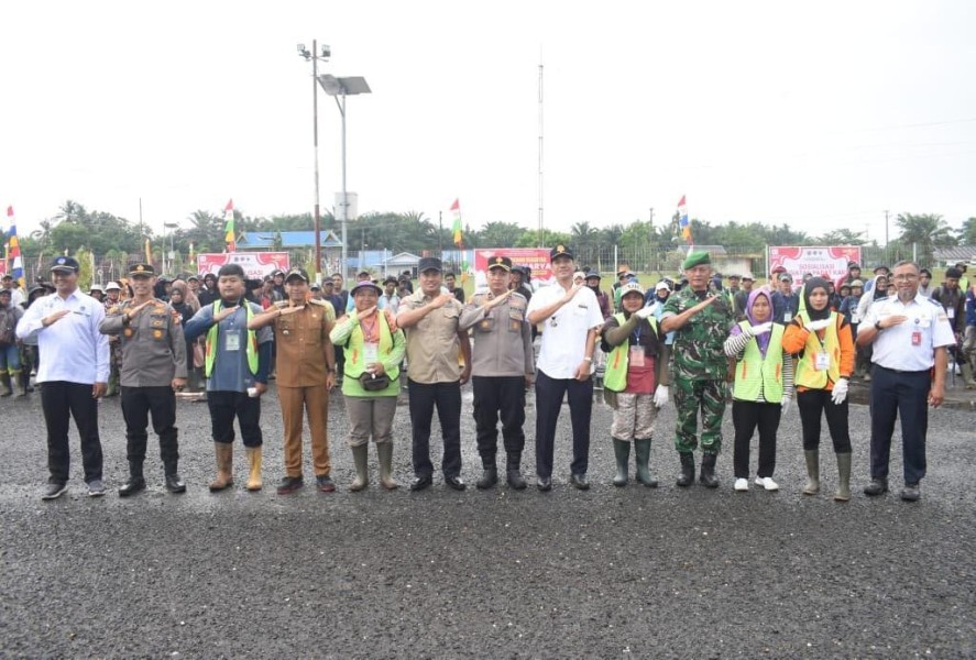 Bandara Japura Rengat Gelar Kegiatan Padat Karya kepada Masyarakat Sekitar