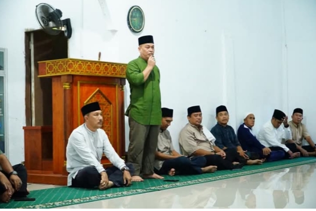 Bupati dan Wakil Bupati Lingga Safari Ramadhan di Masjid Al-Munawarah Dusun II Sembuang Desa Penuba Timur.