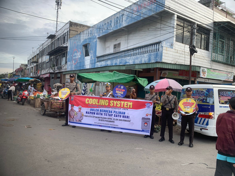 Satlantas Polresta Pekanbaru Lakukan Cooling System