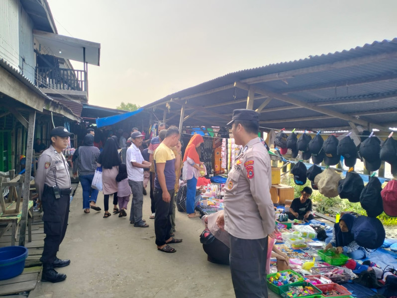 Pastikan Keamanan Tetap Kondusif, Personel Polsek Kuindra Giat Patroli Sambang ke Pasar Mingguan