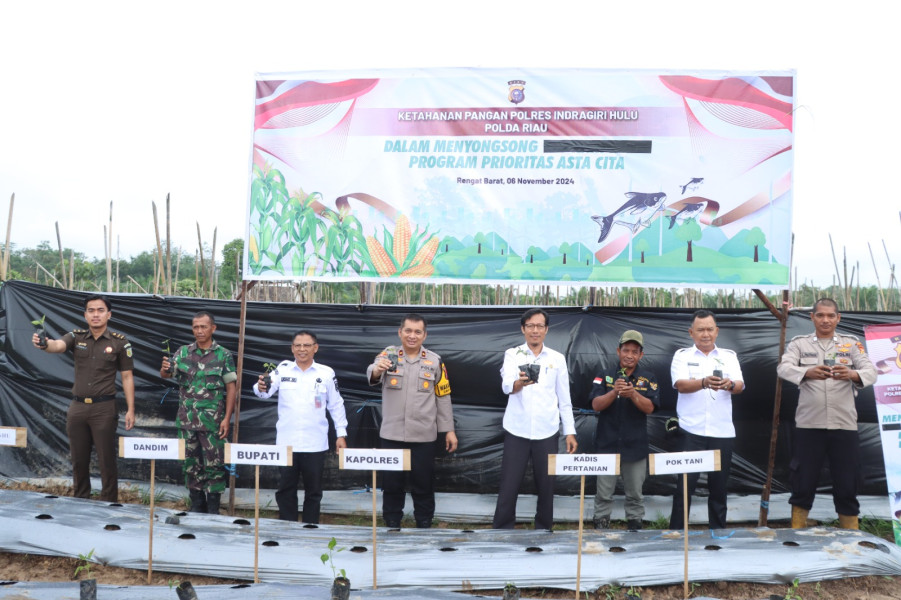 Dukung Program Asta Cita Presiden RI, Polres Inhu Tanam Cabe di Kampung Tangguh