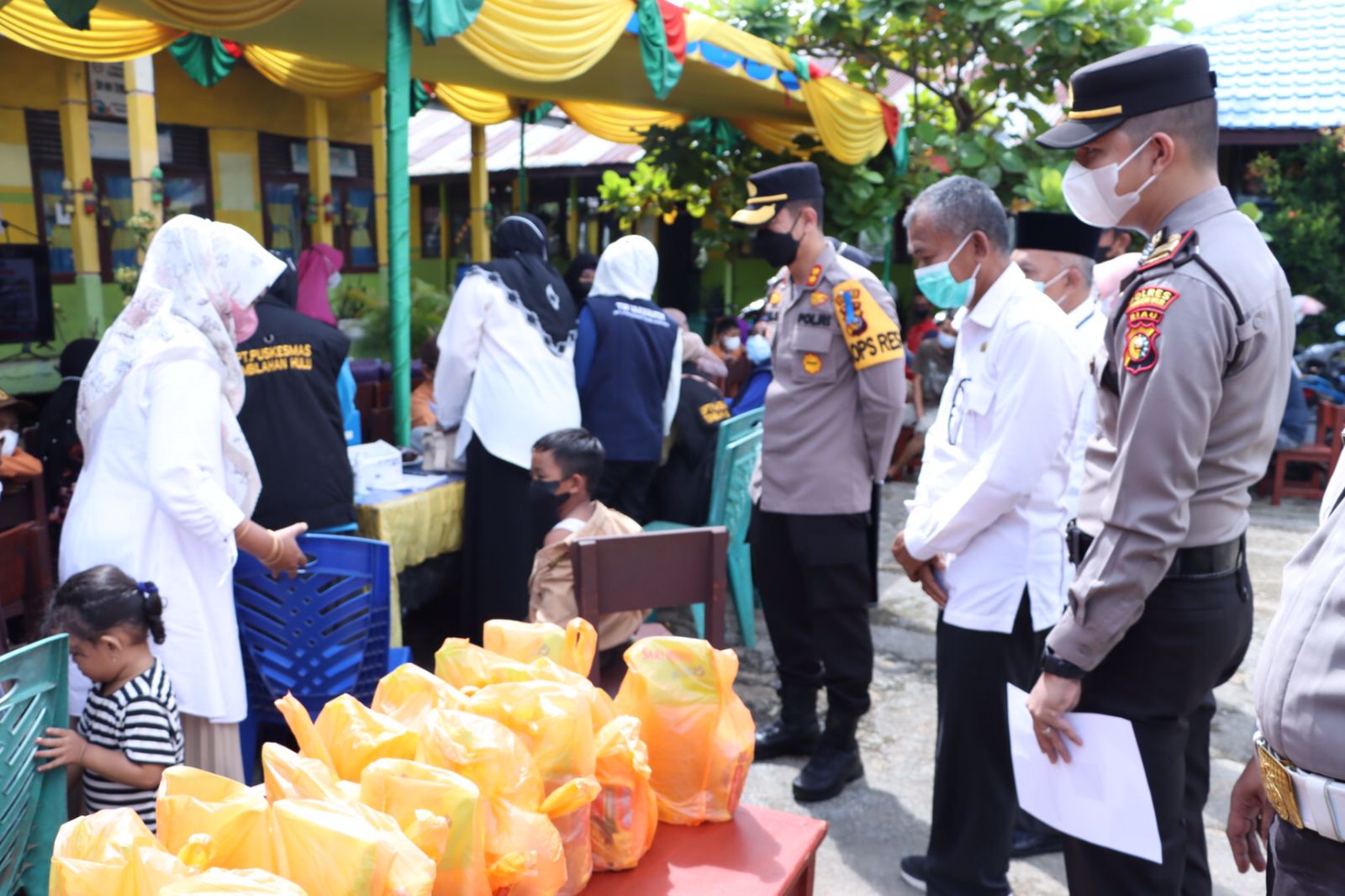 Kapolres Inhil Tinjau Pelaksanaan Vaksinasi di SDN 008 Tembilahan Hulu