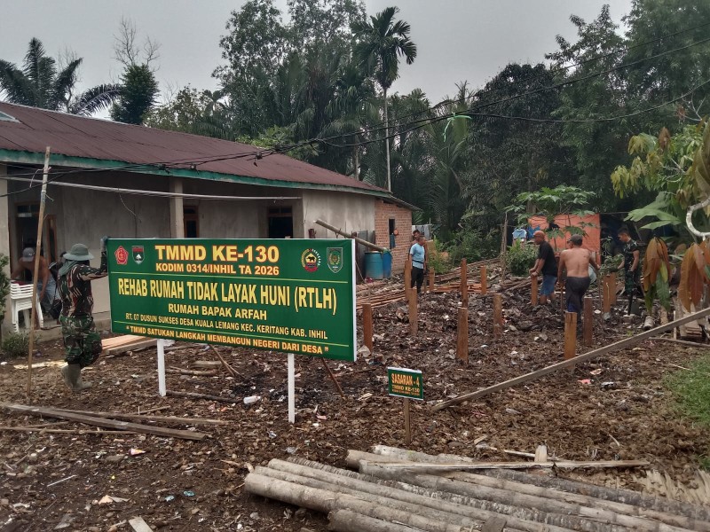 TMMD ke-130 Kodim 0314/Inhil, Satgas TNI Bersama Warga Gotong Royong Bangun RTLH