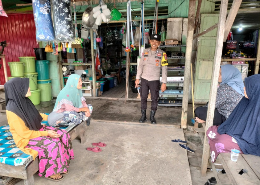 Personel Polsek Tempuling Ajak Pedagang Ciptakan Kamtibmas yang Aman dan Sukseskan Pilkada Serentak