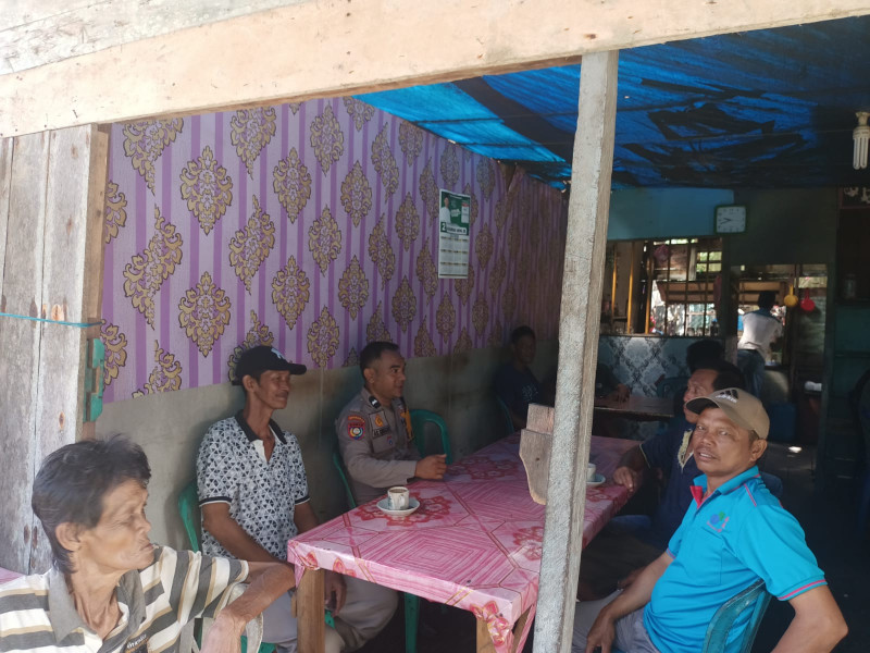 Bhabinkamtibmas Perigi Raja Giat Berikan Himbauan Kamtibmas dan Pemilu Damai