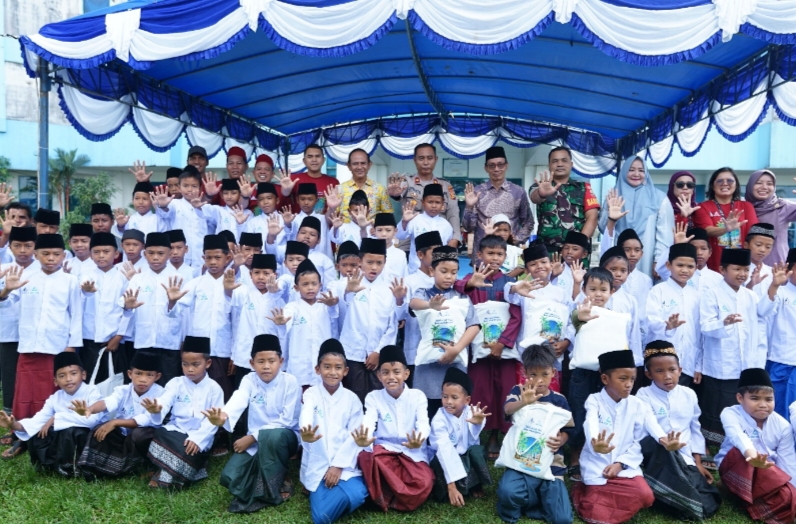 Sambu Group dan YBDA Gelar Sunatan Massal untuk 62 Anak di Guntung Kateman