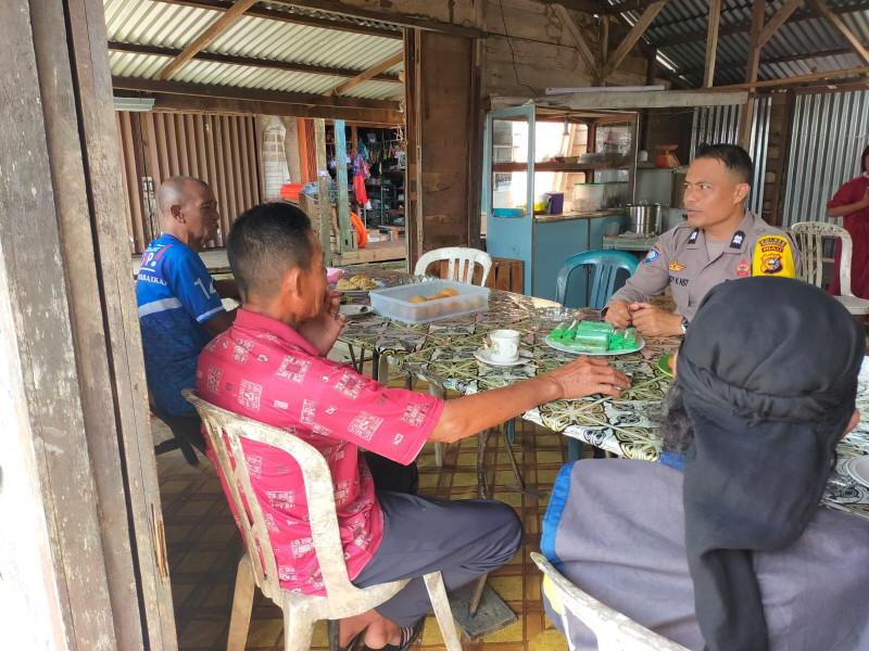 Sambangi Warga di Warung Kopi, Cooling System Jelang Pilkada, Berikan Himbauan Kamtibmas dan Pilkada Damai